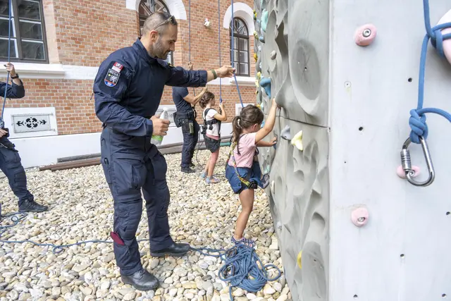 Die Wiener Polizei lädt in die Rossauer Kaserne.  | Foto: LPD-Wien