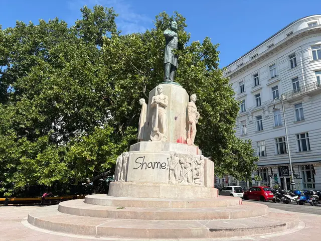 Das Lueger-Denkmal wurde erneut beschmiert. Jetzt prangt der Schriftzug "Shame!" auf der Statue. | Foto: Fabian Franz/MeinBezirk