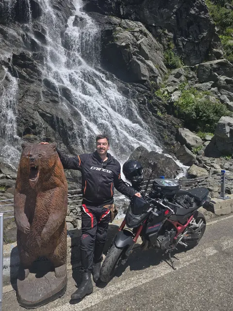 Christoph Bartl aus Götzens erreichte mit seiner Honda CB750 Hornet nach mehr als 5.000 Kilometern das Schwarze Meer. | Foto: Bartl