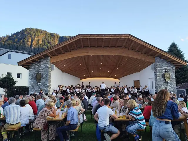 Mit dem dritten Platzkonzert dieses Sommers wurde der umfassend renovierte Kundler Musikpavillon feierlich wiedereröffnet.   | Foto: BMK Kundl