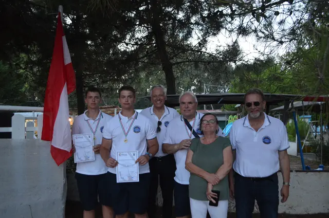 Felix und Peter Gadermayr (l.) beim "Admirals Day" zum Abschluss des Segellagers. | Foto: Klaus Rinnenbacher
