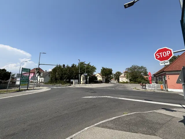 Die große Kreuzung in Gemeinlebarn ist ein Unfall-Hotspot.  | Foto: Müller