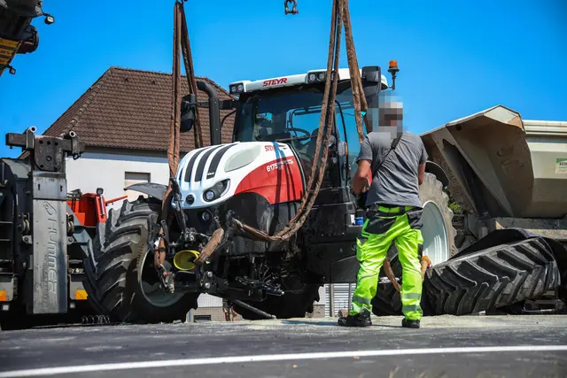 Zur Bergung musste ein spezielles Unternehmen mit Kranfahrzug angefordert werden. | Foto: laumat.at