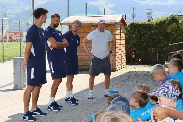 Besonderer Besuch im Camp: Die WSG-Spieler standen den jungen Kickern Rede und Antwort und sorgten für einen unvergesslichen Moment. | Foto: Kendlbacher