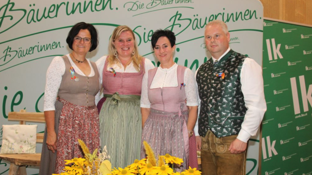 Kammerobmann Markus Kollmann und die Spitze der Bezirksbäuerinnen | Foto: Cescutti