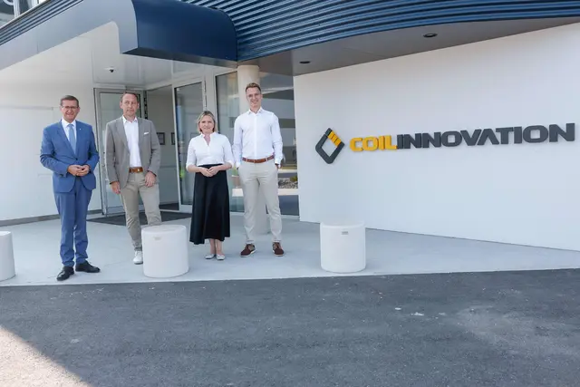 v.l.: Wirtschafts-Landesrat Markus Achleitner, Alexander Gaun (Geschäftsführer für Technik, Entwicklung, Vertrieb und Qualität, Coil Innovation GmbH), LAbg. Astrid Zehetmair und Daniel Eder (Coil Innovation GmbH). | Foto: Land OÖ/Charlotte Guggenberger