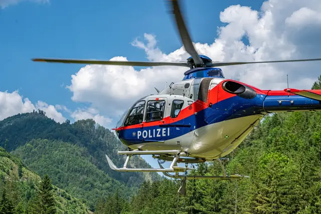 Der Polizeihubschrauber "Lybelle" von der Polizei. | Foto: TEAM FOTOKERSCHI / RAUSCHER (Symbolfoto)