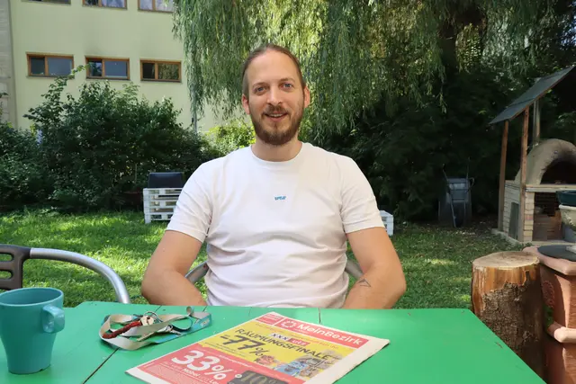 Markus Neufeind, Leiter des Jugendhaus Park In Hall im Gespräch mit MeinBezirk. | Foto: Kendlbacher