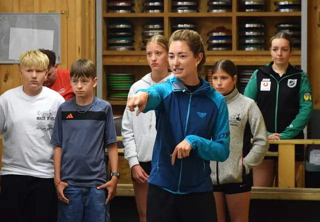 Kathi Triendl (mi.) und Natalie Aberger (re.) bei der Camp-Einweisung.  | Foto: ASKÖ Tirol