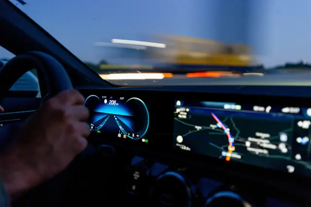 Eine 59-jährige Autofahrerin geriet auf die Gegenfahrbahn und kollidierte mit einem entgegenkommenden Fahrzeug.  | Foto: Unsplash/Randy Tarampi