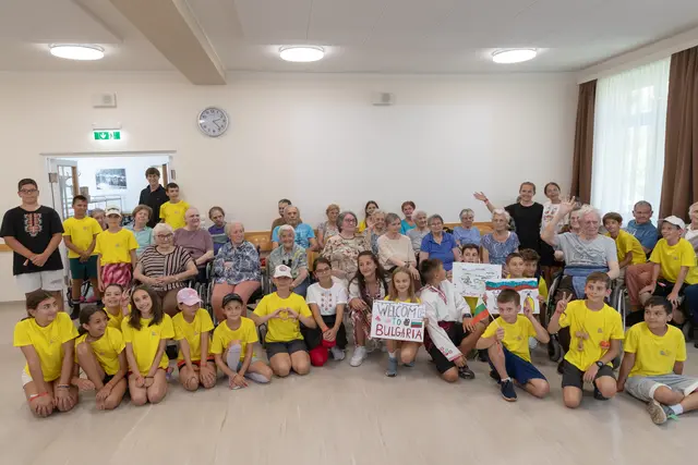 Die Kinder des VIG Kids Camp in Bleiburg/Pliberk besuchten das Pflegeheim Gregorhof/Hiša Gregor. | Foto: Richard Tanzer