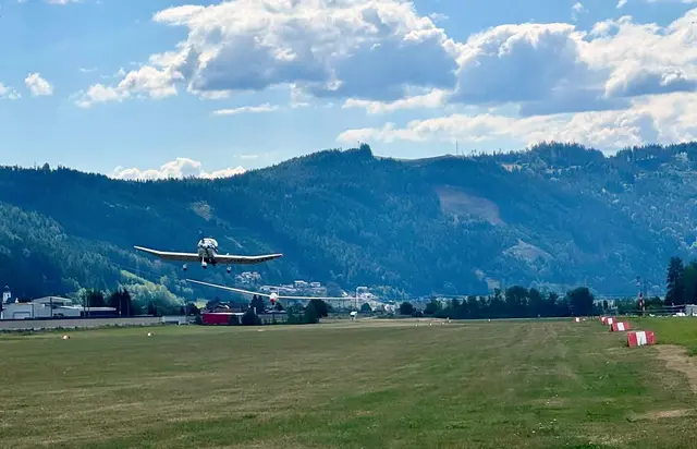 Geschleppt vom Motorflugzeug geht es in die Thermik. | Foto: Alpine-Sportflieger-Club Leoben