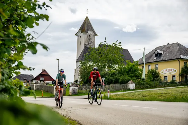 Bergetappe in der Strava-Challenge: das Bergdorf Pisweg hoch über Gurk | Foto: Michael Stabentheiner – Region Mittelkärnten
