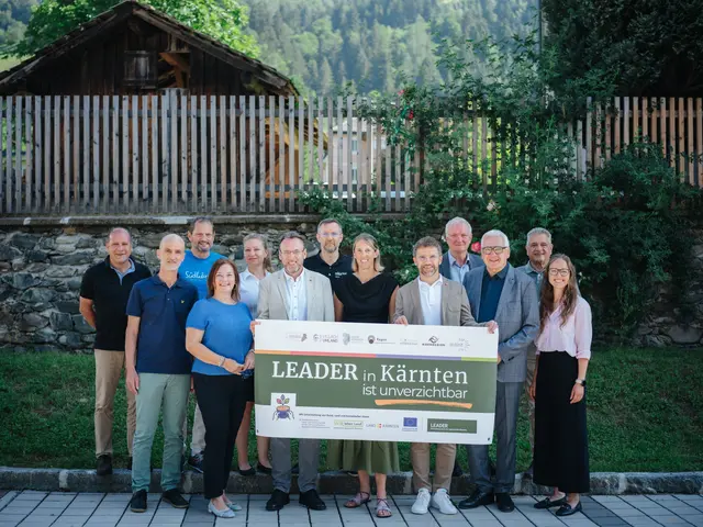 Die Obleute und LAG-Manager:innen aller sieben Kärntner LEADER-Regionen bekannten sich bei ihrem Abstimmungstreffen in Radenthein geschlossen zum Erhalt der LEADER-Regionen und einer ausreichenden finanziellen Ausstattung für die Förderperiode ab 2028. Unter dem gemeinsamen Motto „LEADER in Kärnten ist unverzichtbar“ wollen sie sich gemeinsam für eine starke Regionalentwicklung im ländlichen Raum einsetzen. | Foto: Nockregion/Martin Hofmann