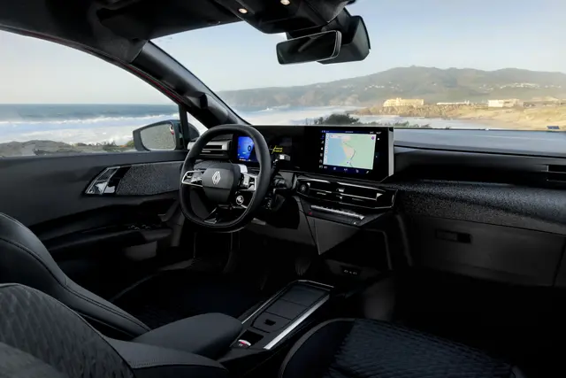 Bis zu 29 Funktionen bieten die Fahrassistenzsysteme des neuen Renault Clio, darunter ein adaptiver Tempomat, der die Geschwindigkeit dem vorausfahrenden Fahrzeug und auch jenen auf den benachbarten Fahrspuren anpasst. | Foto: Renault