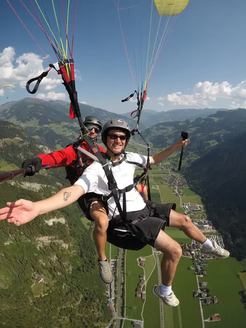 Der Influencer Max Schulz genoss seinen Flug über das Zillertal. | Foto: maxschulz