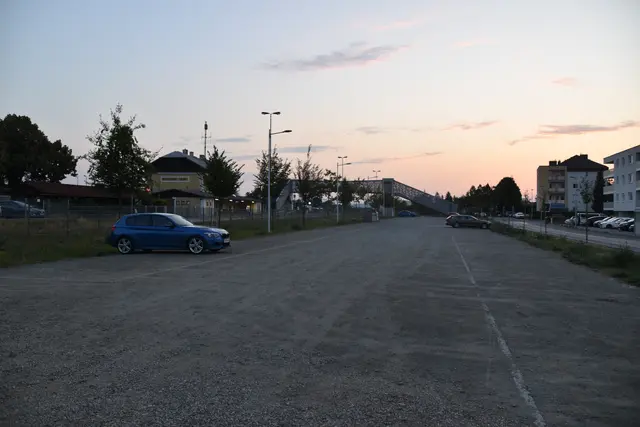 Nicht asphaltierter Parkplatz gegenüber des Wieselburger Bahnhofs | Foto: Roland Mayr/MeinBezirk Scheibbs