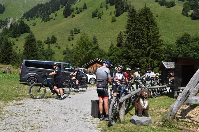 Ein Großteil der Pensionisten legte die Stecke nach Fallerschein mit dem Fahrrad zurück. | Foto: Karl-Heinz Pohler