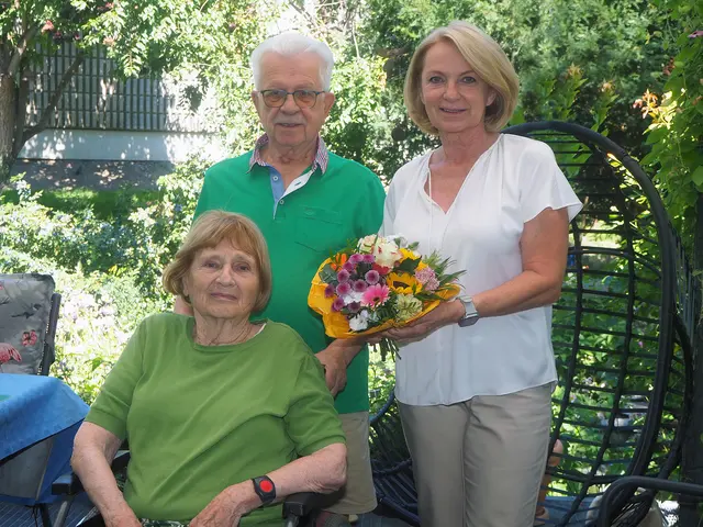 Das Jubelpaar Ingunde und Erhard Strasser mit Vizebürgermeisterin Eva Hollerer. | Foto: Stadt Krems