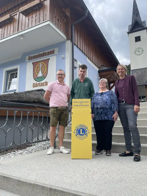 Der offizielle Auftakt der Sammelaktion fand in Göriach statt. Gemeinsam mit Werkstättenleiter Harald Pagitsch, den Mitarbeiterinnen und Mitarbeitern der Lebenshilfe sowie Bürgermeisterin Waltraud Grall wurde die erste Sammelbox vorgestellt.  | Foto: Lions Club Lungau/Lebenshilfe Lungau