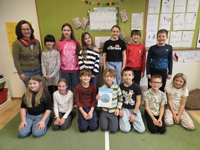 Die Kinder sind stolz auf ihre Arbeit. | Foto: Christina Lienbacher