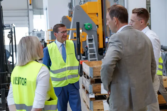 Betriebsbesuch von LR Achleitner bei Coil Innovation GmbH in Eferding.
 | Foto: Land OÖ/Charlotte Guggenberger
