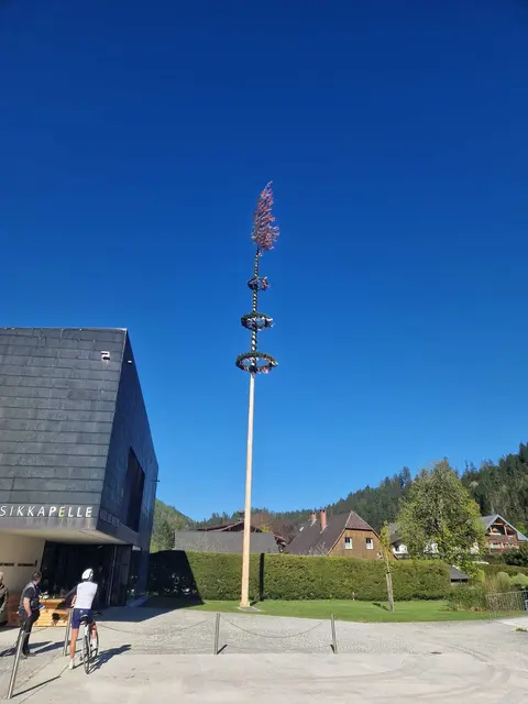 Die Trachtenmusikkapelle Hinterstoder lädt am Freitag, 14. August 2026, herzlich zum traditionellen Maibaumumschneiden am Platz der Vereine in Hinterstoder ein.  | Foto: TMK Hinterstoder