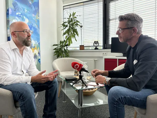 KI-Experte Ulrich Hutter im Gespräch mit MeinBezirk Salzburg Chefredakteur Michael Kretz  | Foto: MeinBezirk