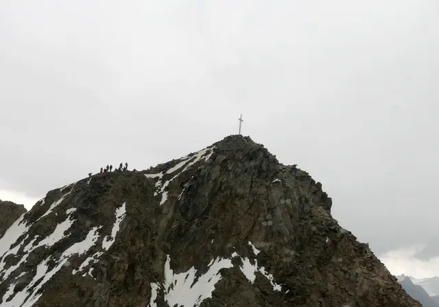 Ein 23-jähriger Bergsteiger stürzte auf der Wildspitze rund 20 Meter in eine Gletscherspalte. (Symbolbild) | Foto: ZOOM-Tirol