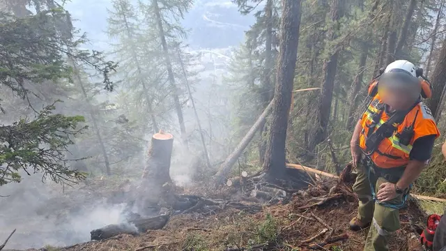 Ein Waldbrand fordert die Einsatzkräfte der Feuerwehr Flattach-Fragant seit Dienstagnachmittag. | Foto: Freiwillige Feuerwehr Flattach-Fragant