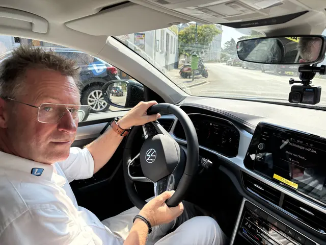MeinBezirk drehte mit dem Profi am Steuer eine Runde durch den Bezirk Mödling. | Foto: Hirss