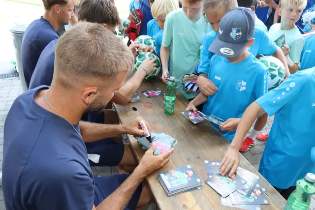 Die Autogrammstunde mit den WSG-Spielern war eines der Highlights der Campwoche. | Foto: Kendlbacher