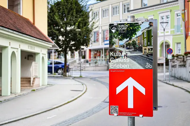 Durch die Beschilderung sollen Radfahrer gezielt in das Stadtzentrum von Kirchdorf geleitet werden. | Foto: Ramsebner