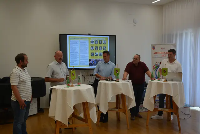 Bei der Pressekonferenz gab Initiator Johannes Hödl seinen Rücktritt bekannt. | Foto: Musikschule Ilz