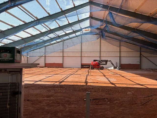 Auch die beiden Indoor-Tennisplätze werden komplett erneuert. | Foto: David Ebner/MeinBezirk