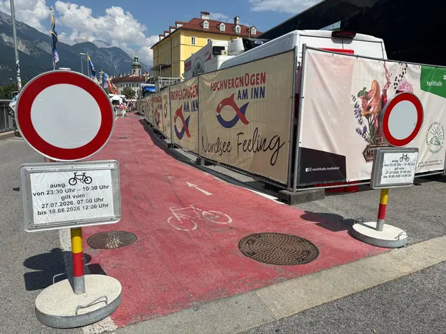 Der südliche Innradweg zählt zu den wichtigsten Alltagsverbindungen für den Radverkehr in Innsbruck. Wird der Bereich am Marktplatz für Veranstaltungen genutzt, ist diese Route jedoch regelmäßig unterbrochen. | Foto: Königer