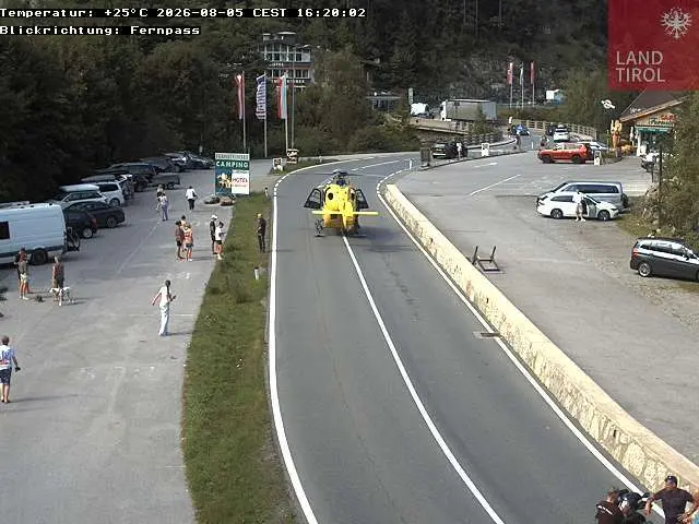Auf der B179 bei Nassereith kam es zu einer Frontalkollision zweier Pkw. | Foto: Land Tirol