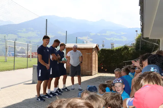 Fragestunde mit den WSG-Spielern Salko Hamzic, Nikola Baden und Lukas Hinterseer. | Foto: Kendlbacher