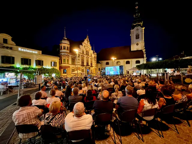 Traumhafter Sommerabend mit Open Air Kino am Hartberger Hauptplatz. | Foto: Stadtgemeinde Hartberg/Mayer