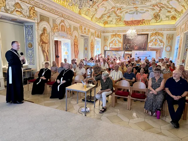 Zahlreiche Gäste folgten der Einladung zur Präsentation der Pläne für die Revitalisierung des Stiftsmeierhofes. | Foto: MeinBezirk/Doms