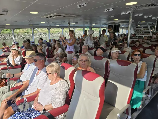 Gruppe am Schiff