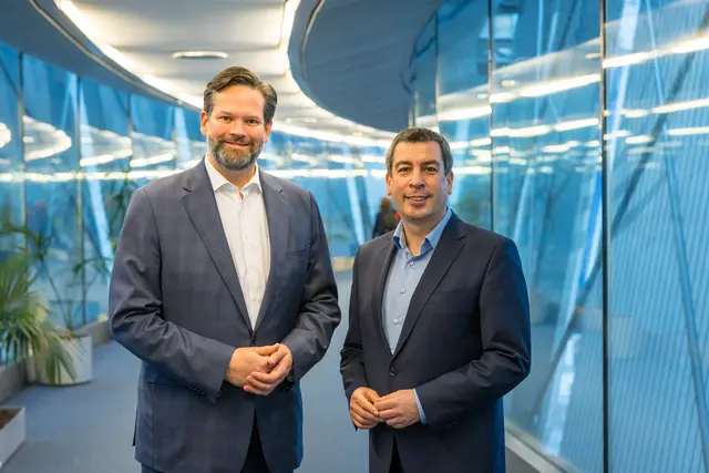 Die Europa-Abgeordneten Lukas Mandl (ÖVP) und Günther Sidl (SPÖ) wollen den Gemeinden Österreichs in Brüssel Gehör verschaffen. | Foto: M. Lahousse