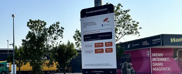 Wer außerhalb der Öffnungszeiten parkt, muss 90 Euro blechen. Preisgünstiger ist es, wenn man innerhalb der Öffnungszeiten die 180-Minuten-Marke überschreitet.  | Foto: MeinBezirk/Roland Wolf