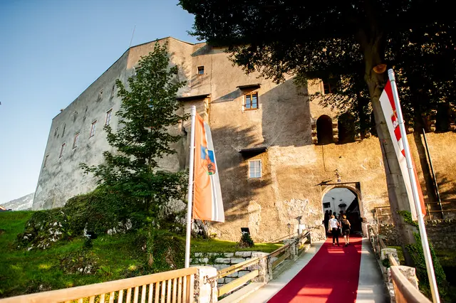 Mit Joji Hattori &amp; Hyung-Ki Joo mit Johanna von der Deken kommen drei Ausnahmekünstler mit „Humoresque“ auf die Burg Golling. | Foto: Marc Stickler