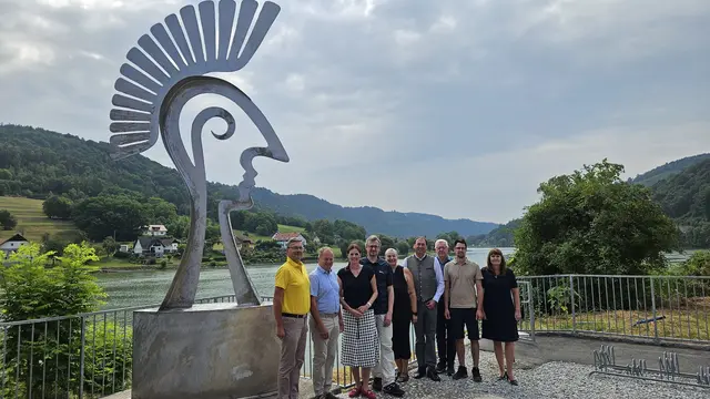 In der Donauregion Oberösterreich wurde am 2. August 2026 das fünfjährige Jubiläum des Unesco-Welterbes Donaulimes gefeiert. Von links: Roland Pichler (Bgm. Engelhartszell), Andreas Hinterberger (Bgm. Haibach/Donau), Petra Riffert (Geschäftsführerin Donauregion Oberösterreich), Christian Hemmers (Geschäftsführer Forum Donaulimes), Karin Wundsam (Obfrau Werbegemeinschaft Donauregion Oberösterreich), Florian Grünberger, Friedrich Bernhofer (Ehrenpräsident Donauregion Oberösterreich), Lukas Berndl (VBgm. Engelhartszell), Bettina Berndorfer (stv. Geschäftsführerin Tourismusverband Donauregion Oberösterreich). | Foto: WGD Donau Oberösterreich Tourismus GmbH/Bettina Berndorfer