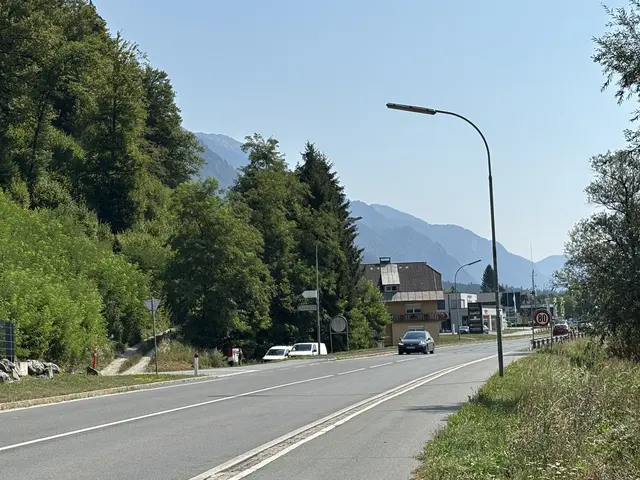 Die Stelle an der B111 wird seit Jahren wegen Sicherheitsbedenken mancher Bürgerinnen und Bürger kritisiert. | Foto: MeinBezirk/Carmen Rienzner