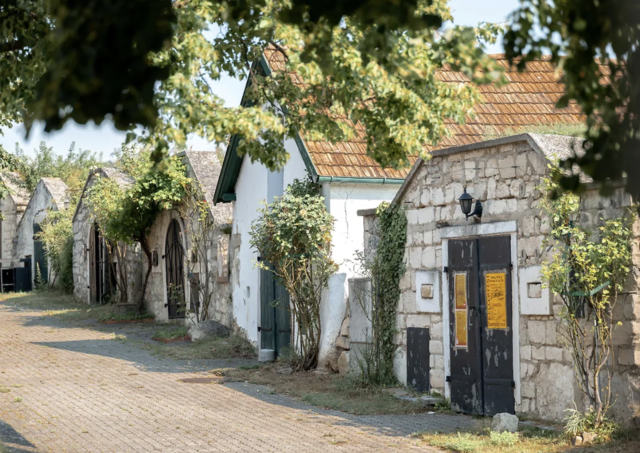 Die alten Gewölbe sind oft Innen angenehm kühl. | Foto: Tourismusverband Nordburgenland_Nadis-Photo