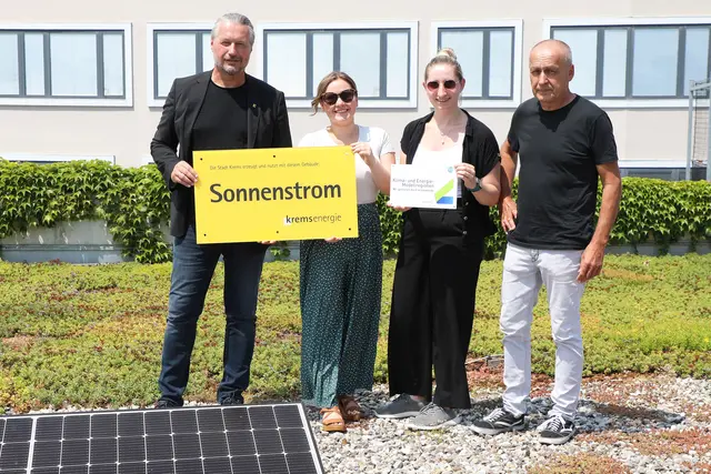 Bürgermeister Peter Molnar, KEM-Managerin Stefanie Widhalm, Karoline Nagl (Klimabüro Krems) und Karl Rauscher, Bereichsleiter Facility- und Energiemanagement. | Foto: Stadt Krems