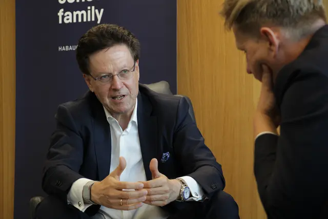 Habau Group-CEO Hubert Wetschnig im Gespräch mit MeinBezirk OÖ-Chefredakteur Thomas Winkler: "n Deutschland werden wir Österreicher deshalb so geschätzt, weil wir die Grundeinstellung haben: Schauen wir mal, welchen Weg es gibt. Etwas übertrieben gesagt: Geht nicht, gibt's nicht." | Foto: MeinBezirk/Ingo Till