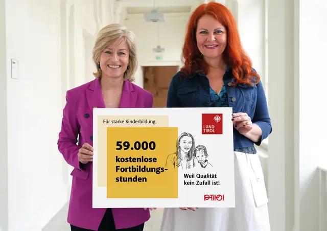 Rektorin Regine Mathies und Landesrätin Cornelia Hagele sehen in qualitätsvoller Aus- und Weiterbildung einen wichtigen Schlüssel zur Stärkung der frühen Bildung in Tirol. | Foto: Land Tirol/Neuner